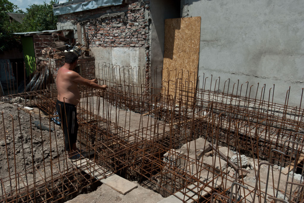 Installing the rebar structure in the foundation trenches