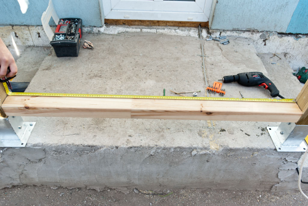 Measuring the middle point of the bottom rail