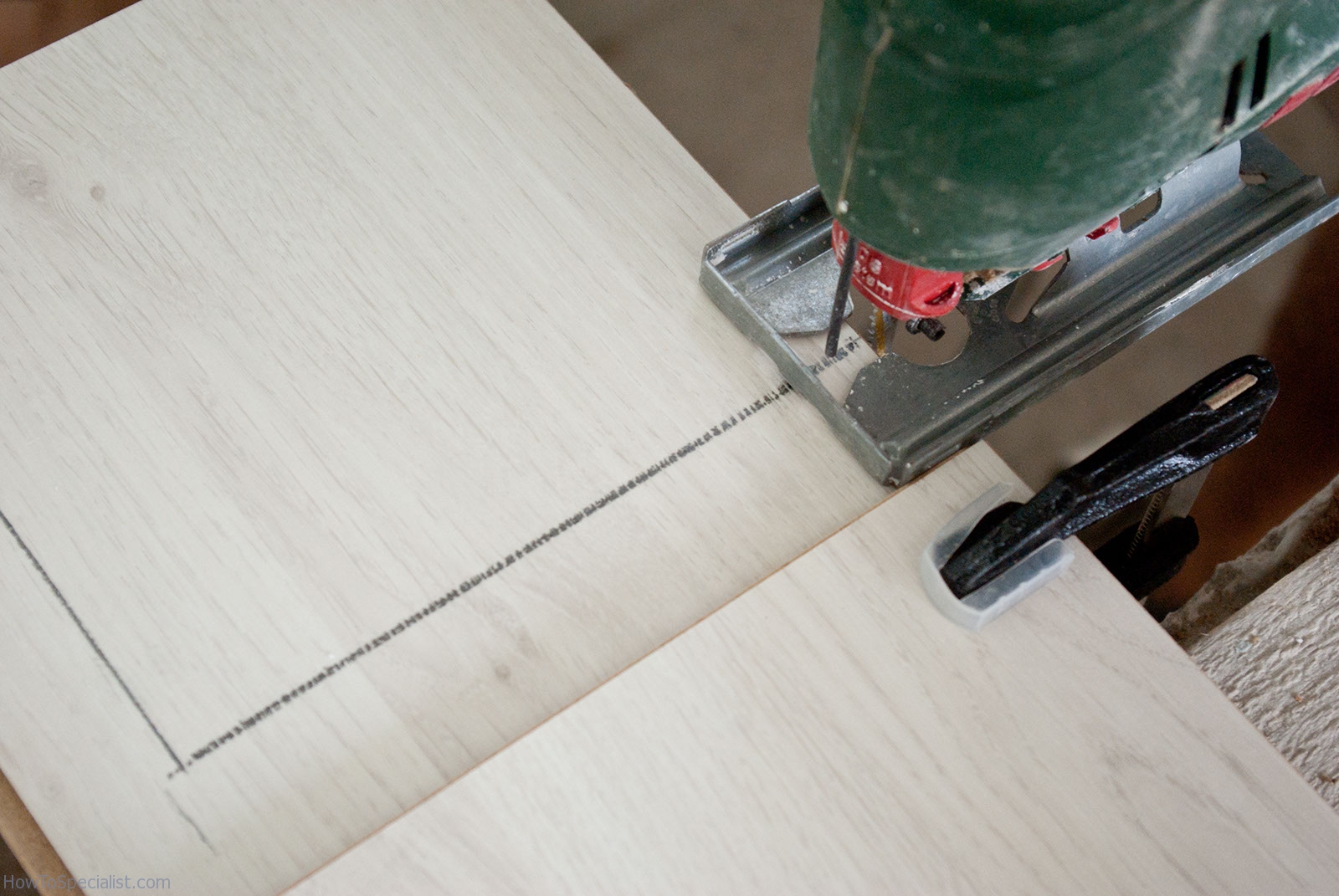 How To Cut Laminate Flooring Howtospecialist How To