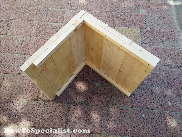 Assembling-the-planter-box