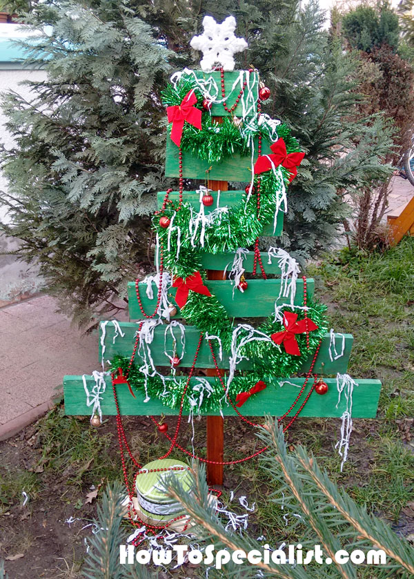 Building a wood Christmas tree