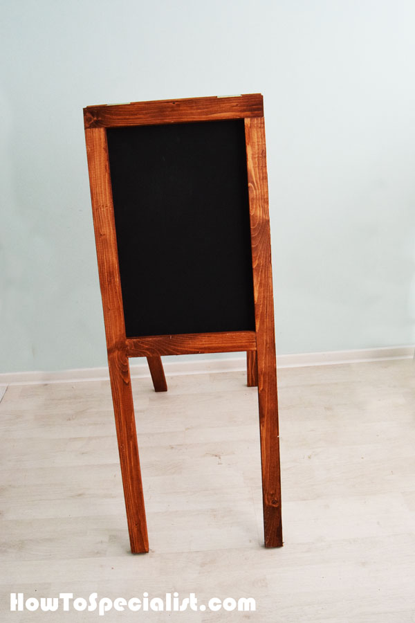 Building-a-chalkboard-easel-for-kids