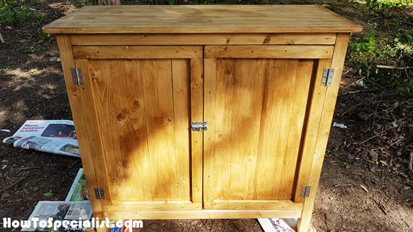 Rustic-farmhouse-kitchen-cabinet
