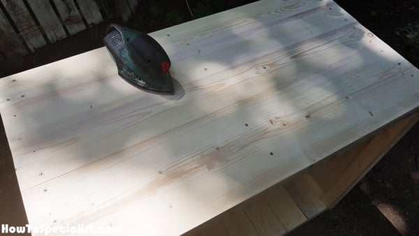 Sanding-the-table
