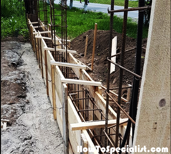 Formwork-for-the-fence-elevation