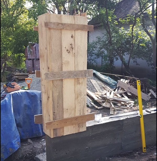 Making-a-formwork-for-the-fence-pillars