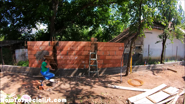 Formwork-for-the-middle-wall-columns