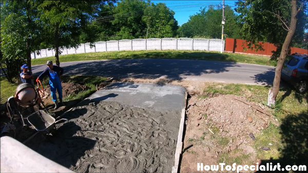 Pouring-a-concrete-driveway