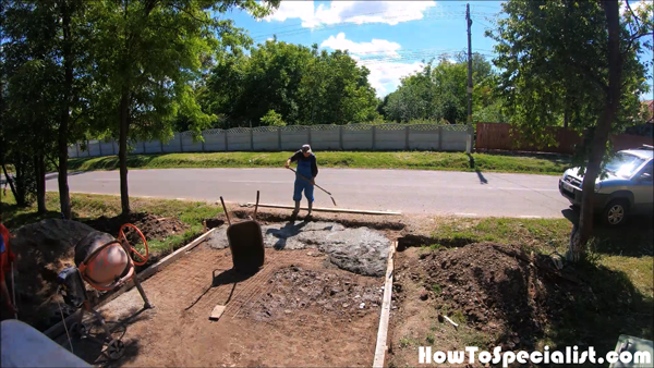 Pouring-the-concrete-driveway