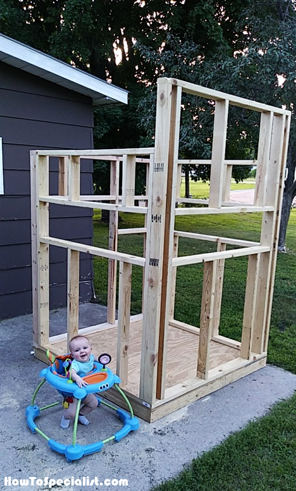 Assembling-the-frame-of-the-5x5-deer-stand