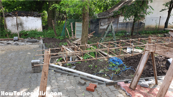 Assembling-the-rebar-beams-for-the-fence