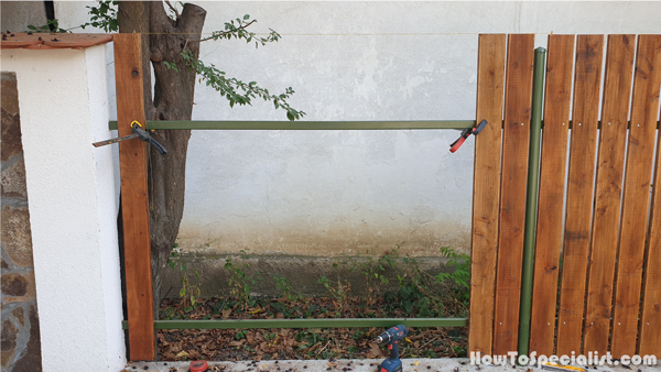 Building-a-wooden-board-fence