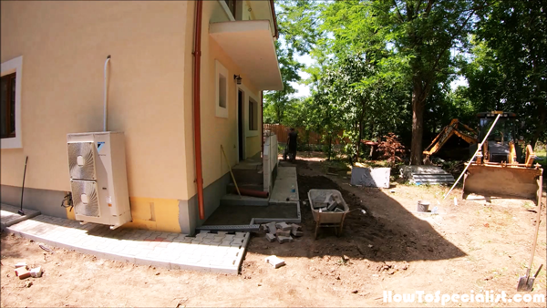 Fitting-channel-drains-to-the-paver-walkway