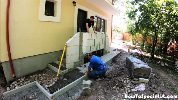 Laying-pavers-for-walkways