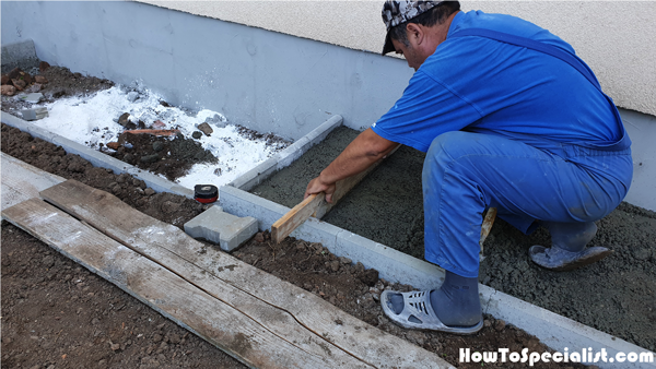 Screeding-the-walkways