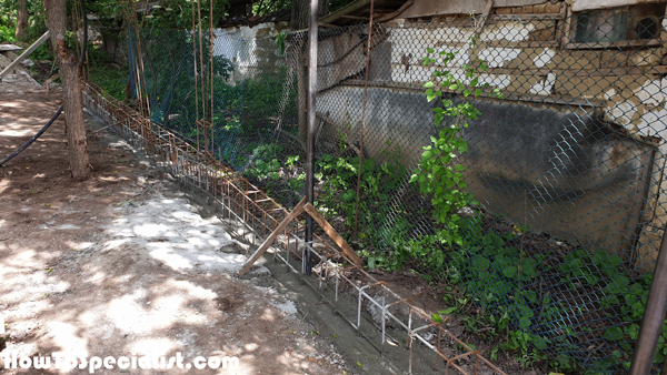 Setting-the-metal-posts-in-concrete