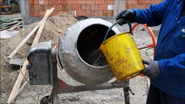 Adding-more-water-to-the-concrete-mixer