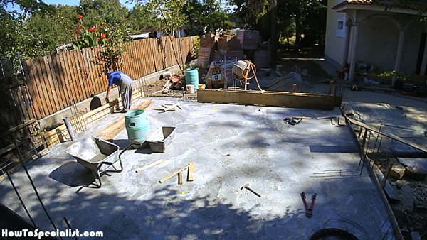 Forming-the-elevation-of-the-garage-foundation