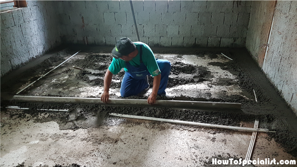 Making-the-middle-screed-for-the-floor