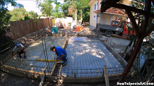 Preparing-to-pour-the-concrete-slab-for-the