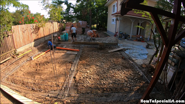 Sewage-pipe-for-garage-bathroom