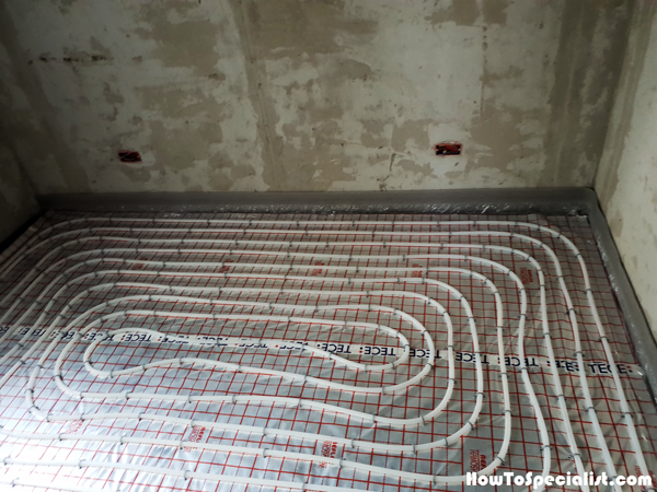 Underfloor-Heating---screeding