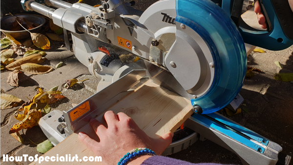 Cutting-the-slats-for-the-tabletop