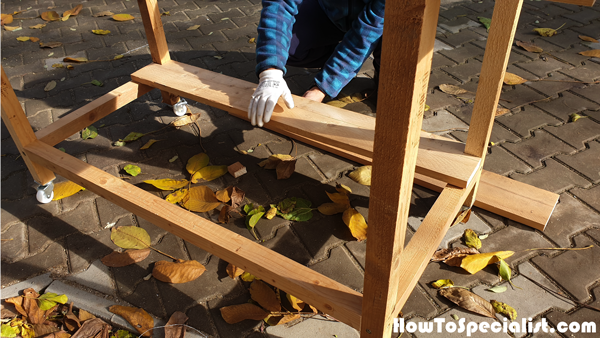 Fitting-the-slats-to-the-lower-shelf