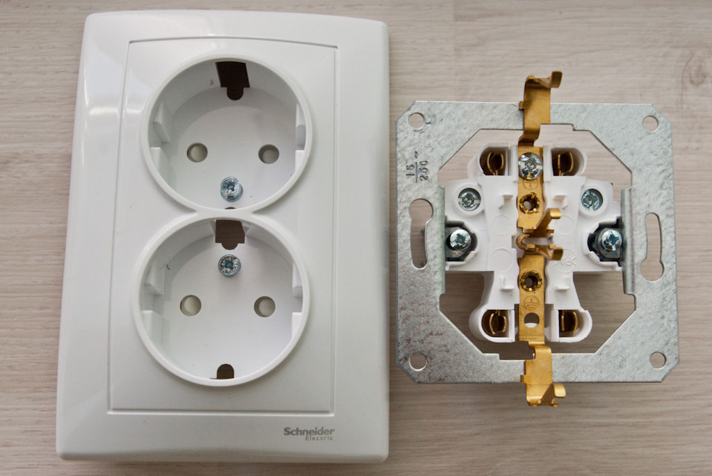 parts of a wall outlet