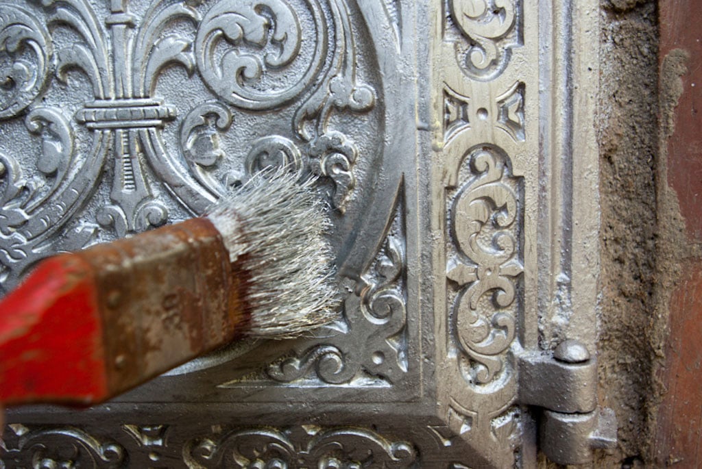 Applying alumnium bronze with a paint brush to iron cast