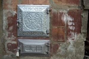 Cast iron stove doors coated with aluminium bronze