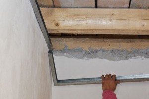 Metal track ceiling joints