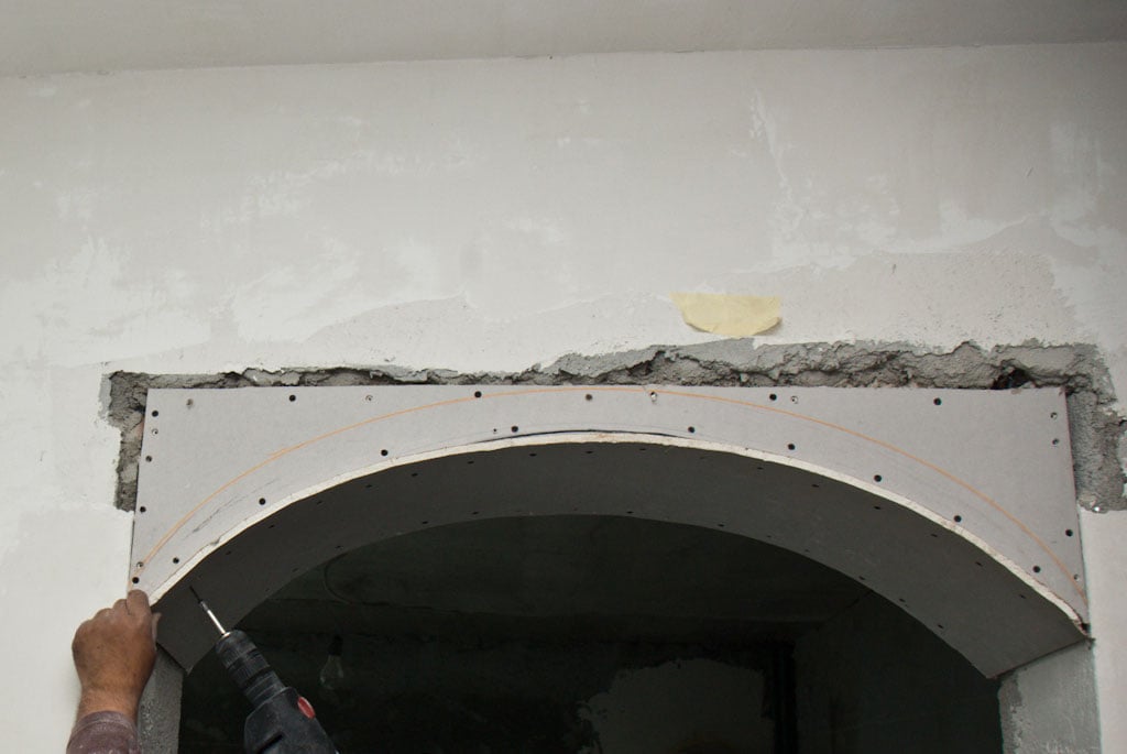 Drywall arch fixed in screws