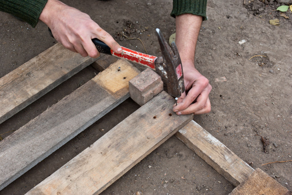 Using a spacer between wood boards