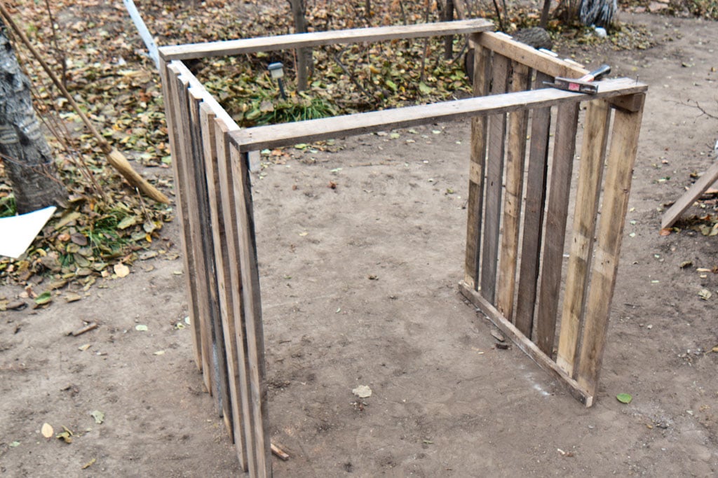 Building compost bin