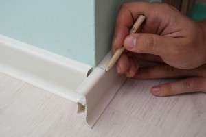 Installing exterior corner molding