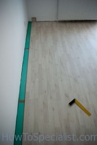 Removing laminate flooring