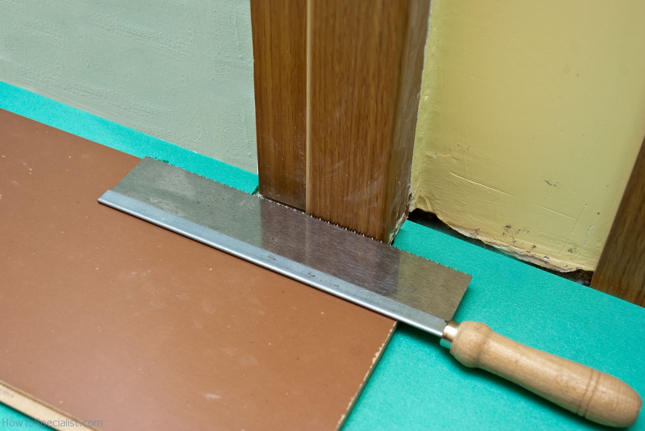 Cutting laminate flooring