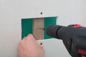 Fixing small hole in drywall