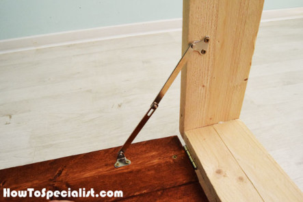Fitting-the-fold-down-hinge