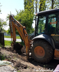 Digging-out-foundation-for-concrete-fence