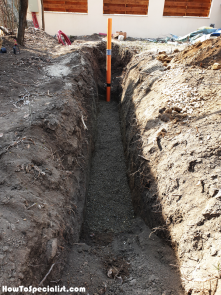 Fitting-the-vent-pipe-for-the-septic-tank-drainage