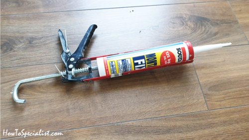 Adhesive-glue-for-baseboard