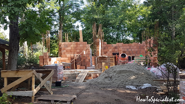 Building-brick-walls-for-house