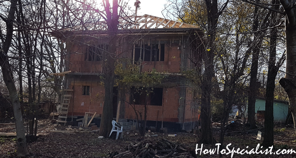 Building-hip-roof-for-brick-house