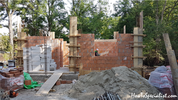 Forming-the-columns-for-the-house