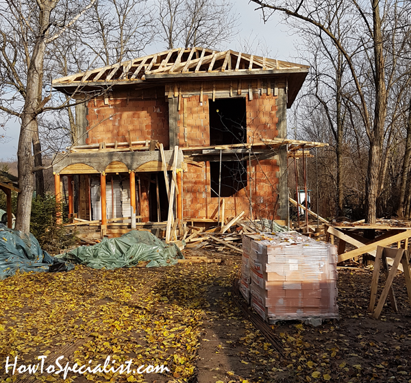 Hip-roof-structure-for-brick-house