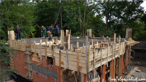 Pouring-concrete-ceiling