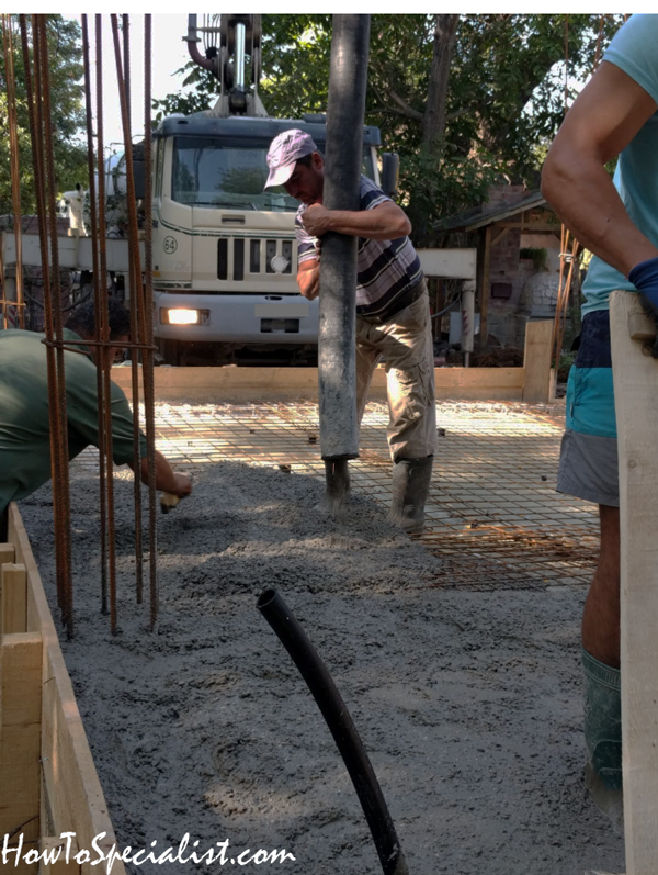 Pouring-concrete-to-house-floor-slab