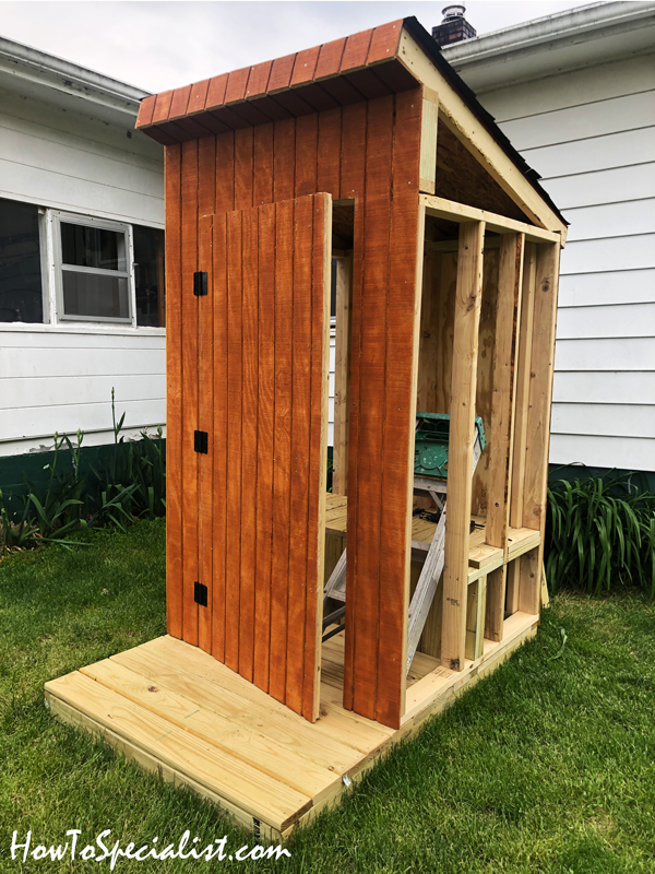 Attaching-the-panels-to-the-outhouse
